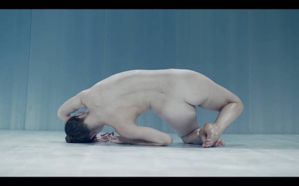 "Pour" - Daina Hashbee © Alejandro Jimenez