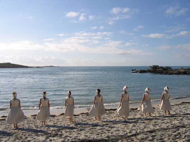 Nos lieux communs, A Domicile 2008- Julie Nioche "Women's Matter" © Rémi Vannier