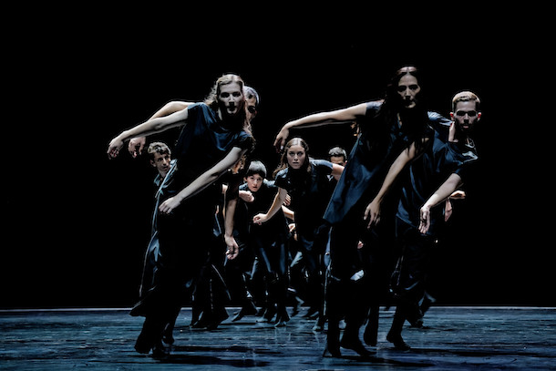 « Mycelium » de Christos Papadopoulos par le Ballet de l’Opéra de Lyon © Agathe Poupeney