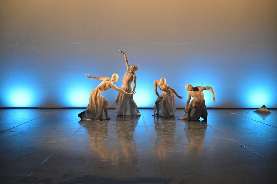 "Kôsa – Entre deux miroirs" - Sankai Juku © Jean-Claude Carbonne