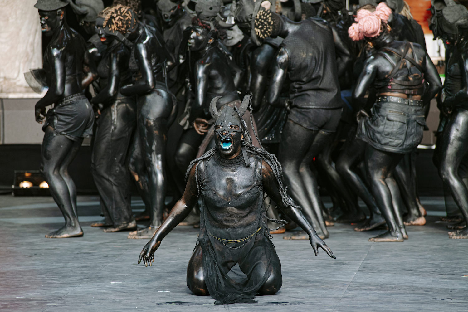 Défilé 2021 "Re :INCARNATION" - Qudus Onikekku © Blandine Soulage