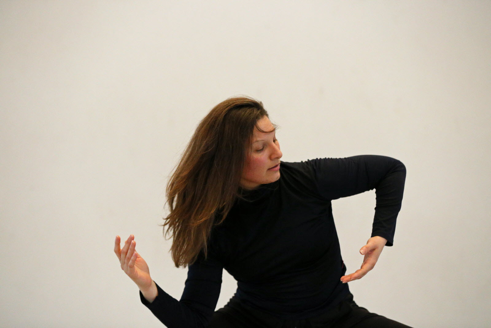 "Je ne suis pas blanche/I am not white" - Cyrinne Douss © Christine Dumas