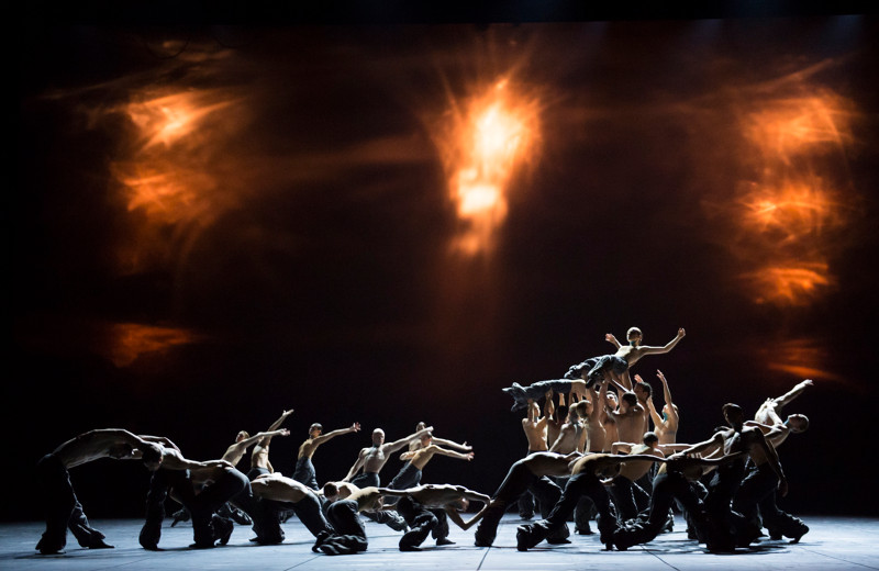 "The Season Canon" de Crystal Pite © Julien Benhamou/OnP
