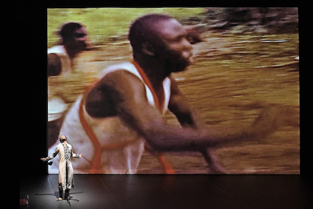 "Africaman Original" - Qudus Onikeku - Traversées Africaines, Le Tarmac © Frédéric Desmesure