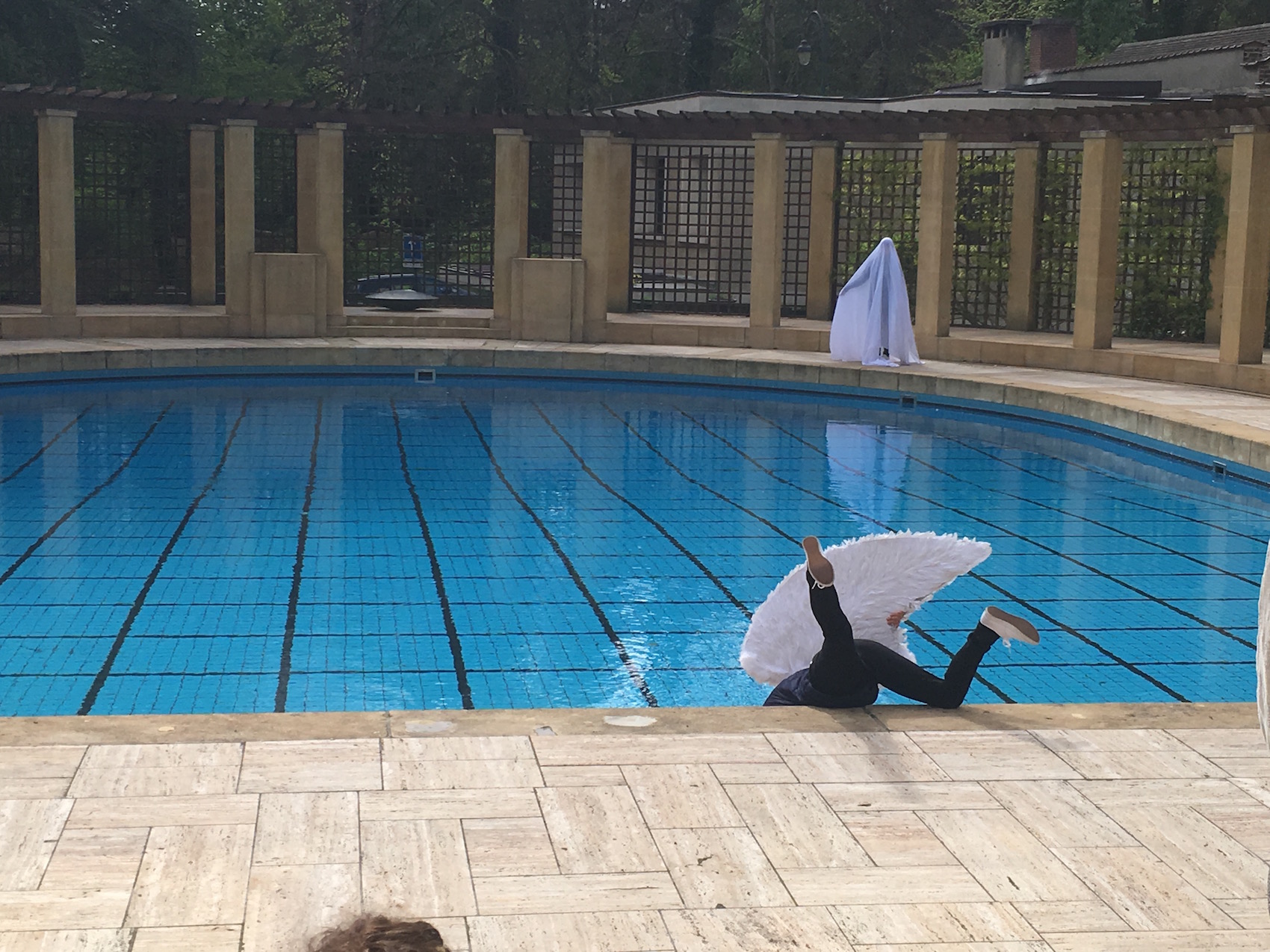 "Monument 0.5" - Eszter Salamon & Boglàrka Börcsök © Mario Barrantes Espinoza