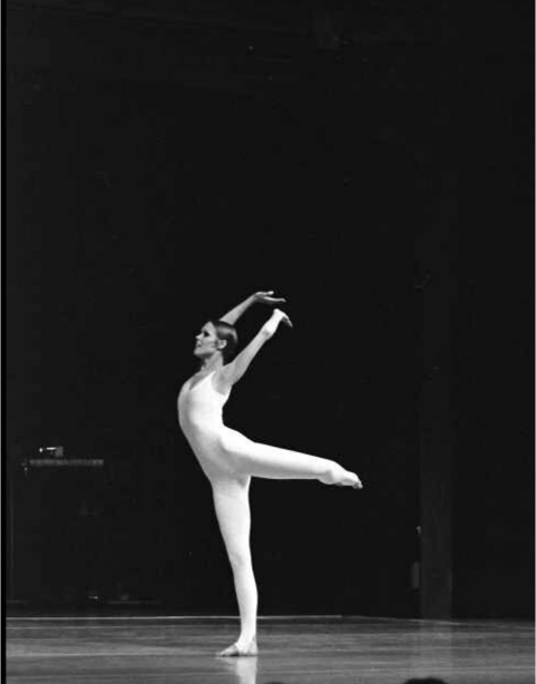 Carolyn Carlson dans X-Land, 1976 © J.M. Gourreau