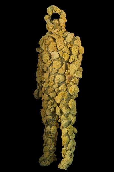 Costume d’Angelin Preljocaj assisté de Claudine Duranti pour le rôle de l’homme éponge dans Les 4 saisons…, Ballet Preljocaj, 2005