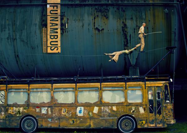 "Funambus underclouds" Cie Fred Cetrobo © Arnould