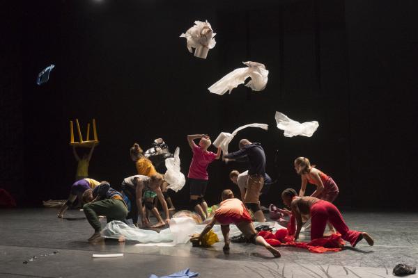 Lia Rodrigues- Carte Blanche/Compagnie Nationale de danse contemporaine de Norvège © Laurent Philippe