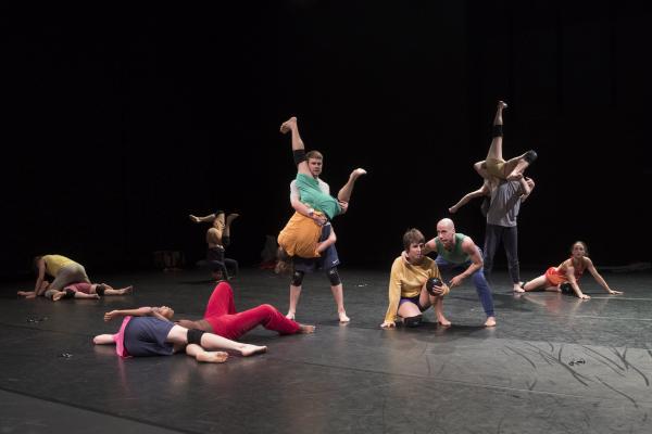 Lia Rodrigues-Carte Blanche/Compagnie Nationale de danse contemporaine de Norvège © Laurent Philippe