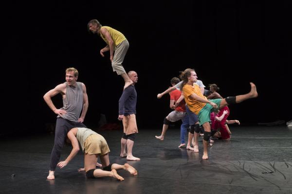Lia Rodrigues-Carte Blanche/Compagnie Nationale de danse contemporaine de Norvège © Laurent Philippe