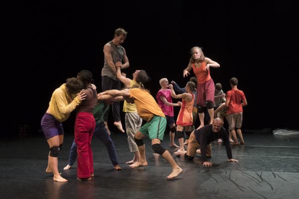 Lia Rodrigues-Carte Blanche/Compagnie Nationale de danse contemporaine de Norvège © Laurent Philippe