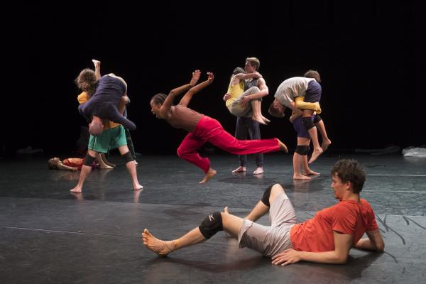 Lia Rodrigues-Carte Blanche/Compagnie Nationale de danse contemporaine de Norvège © Laurent Philippe