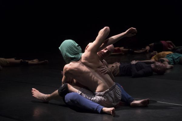 Lia Rodrigues-Carte Blanche/Compagnie Nationale de danse contemporaine de Norvège © Laurent Philippe