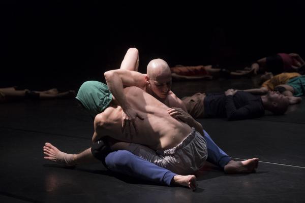 Lia Rodrigues-Carte Blanche/Compagnie Nationale de danse contemporaine de Norvège © Laurent Philippe