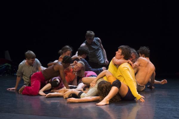 Lia Rodrigues-Carte Blanche/Compagnie Nationale de danse contemporaine de Norvège © Laurent Philippe