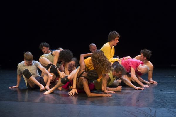 Lia Rodrigues-Carte Blanche/Compagnie Nationale de danse contemporaine de Norvège © Laurent Philippe