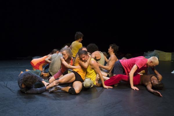 Lia Rodrigues-Carte Blanche/Compagnie Nationale de danse contemporaine de Norvège © Laurent Philippe