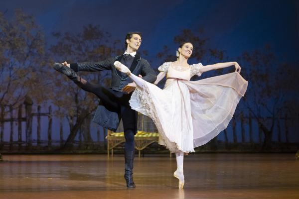 Tatiana (Ludmila Pagliero) et Onéguine (Mathieu Ganio)