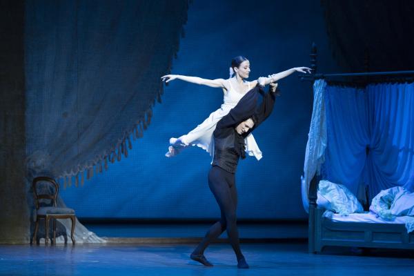 Tatiana (Ludmila Pagliero) et Onéguine (Mathieu Ganio)