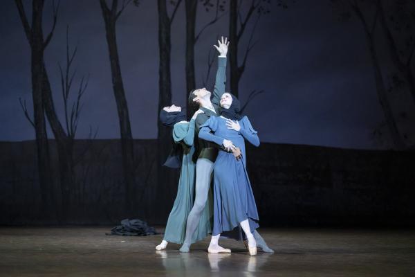 Tatiana (Ludmila Pagliero), Lenski (Marc Moreau) et Olga (Léonore Baulac)