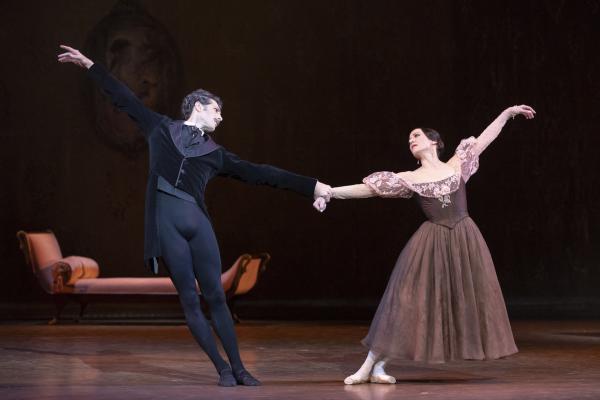 Tatiana (Ludmila Pagliero) et Onéguine (Mathieu Ganio)