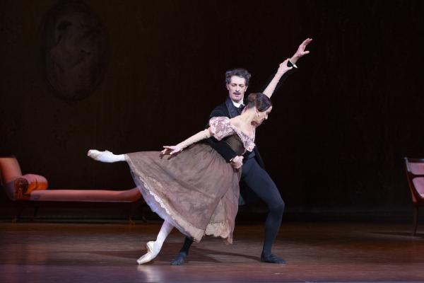 Tatiana (Ludmila Pagliero) et Onéguine (Mathieu Ganio)