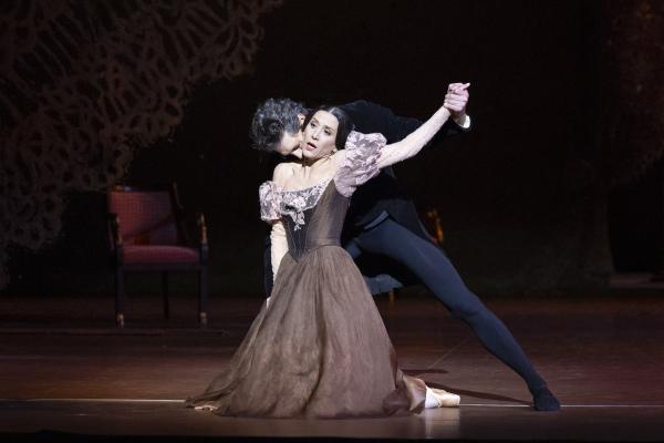 Tatiana (Ludmila Pagliero) et Onéguine (Mathieu Ganio)