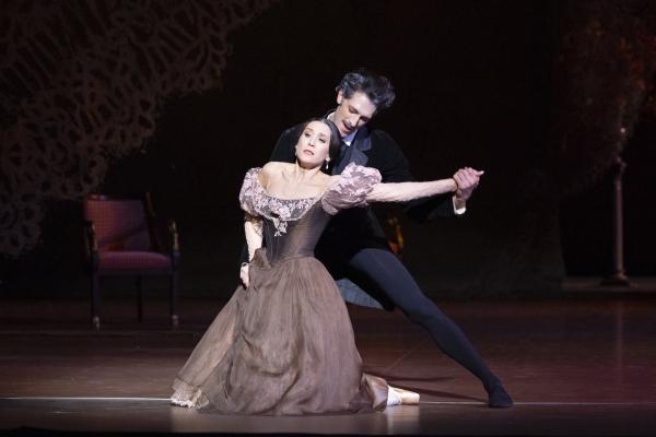 Tatiana (Ludmila Pagliero) et Onéguine (Mathieu Ganio)