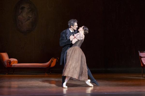 Tatiana (Ludmila Pagliero) et Onéguine (Mathieu Ganio)