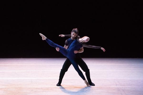 Wings of Wax" - Jiří Kylián / Ballet de l'Opéra de Lyon © Stofleth