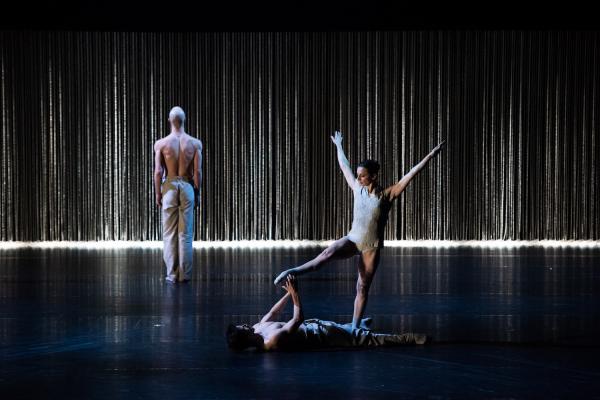 "Gods and Dogs"- Jiří Kylián / Ballet de l'Opéra de Lyon © Stofleth