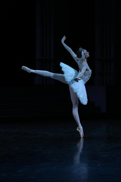 "Le Lac des Cygnes" avec Mathias Heymann © Svetlana Loboff / OnP