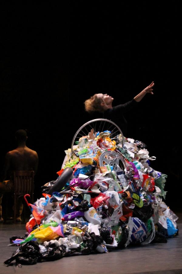 Carolyn Carlson © Jean Couturier