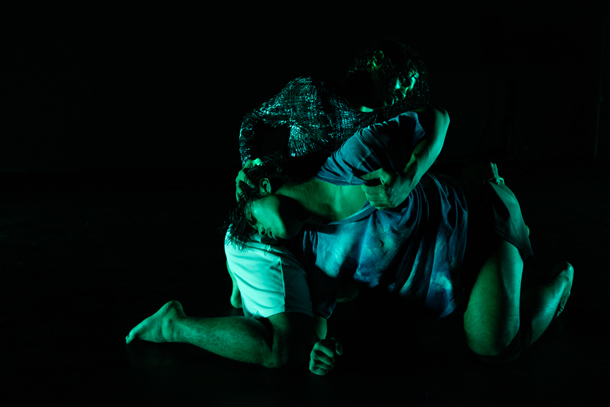 Brian Mendez et Justin de Luna dans "Unarmoured" © Kinga Michalska