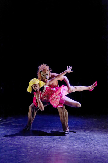 Barbe-neige et les sept petits cochons au bois dormant de L. Scozzi@M. Cousin