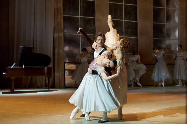 Diana Vishneva (Coralie), Ekaterina Shipulina (Florine), Artem Ovcharenko (Le Premier danseur) @ L. Philippe/Opéra national de Paris