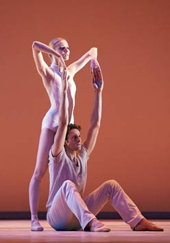 Vers-un-Pays-Sage-Olga-Esina-et-Roman-Lazik-c-Wienerstaatsballett-Michael-Pöhn