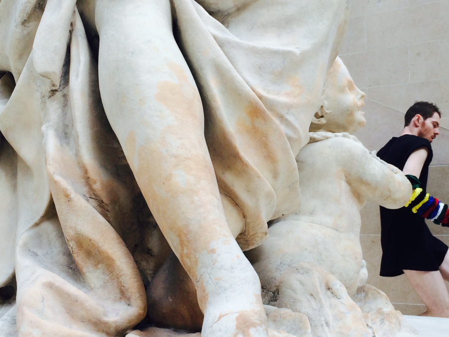 "Rue" de Vomir Cordeiro en répétiton au Louvre © Margot Videcoq