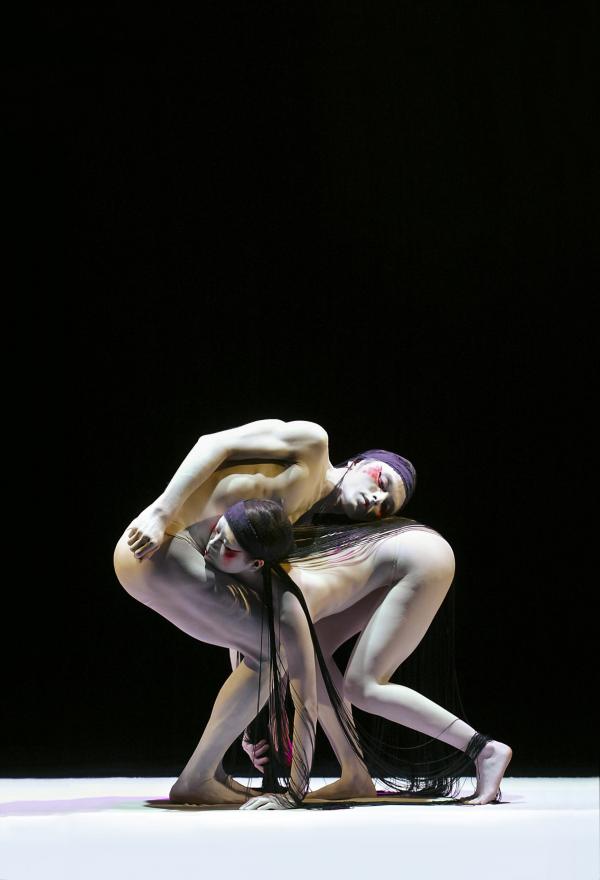 Lin Lee-Chen "Hymne aux fleurs qui passent" Cachan, Théâtre Jacques-Carat, 2003